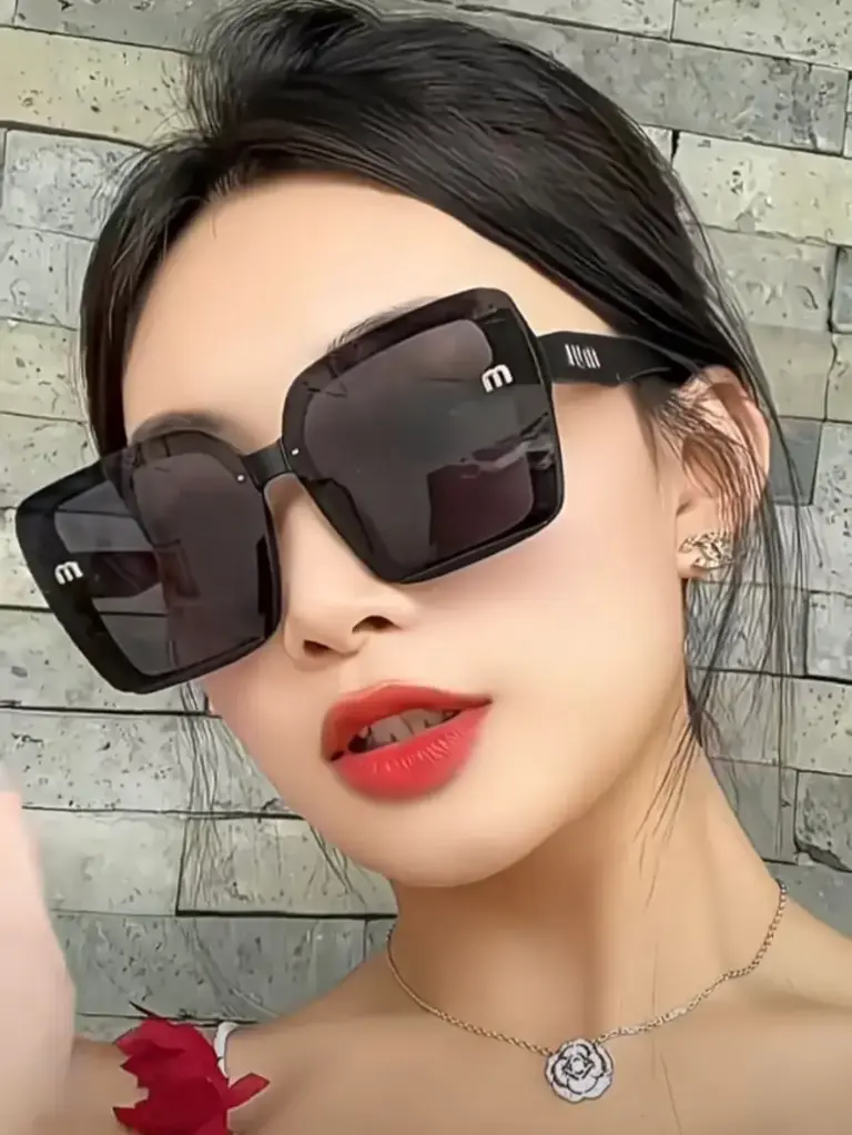 Oversized square frame sunglasses
