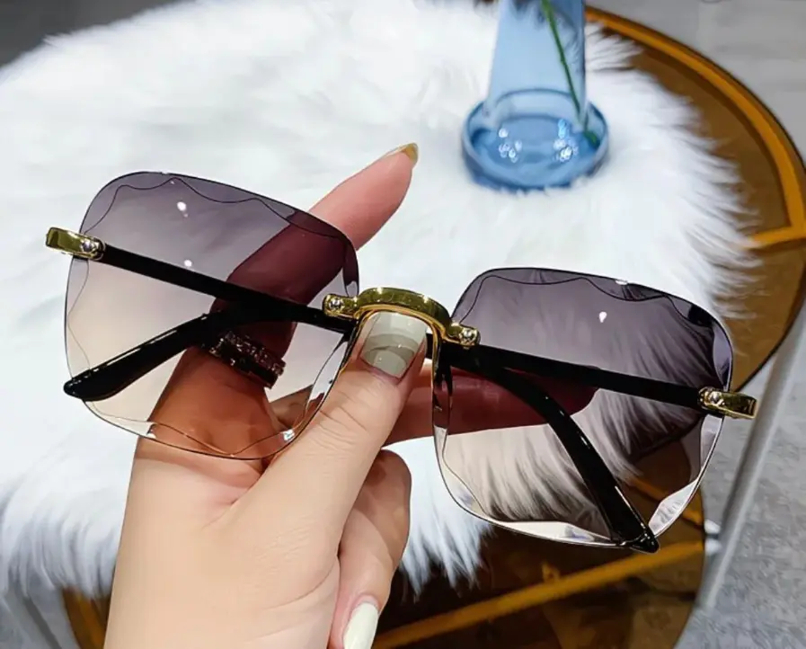 Rimless scalloped gradient sunglasses