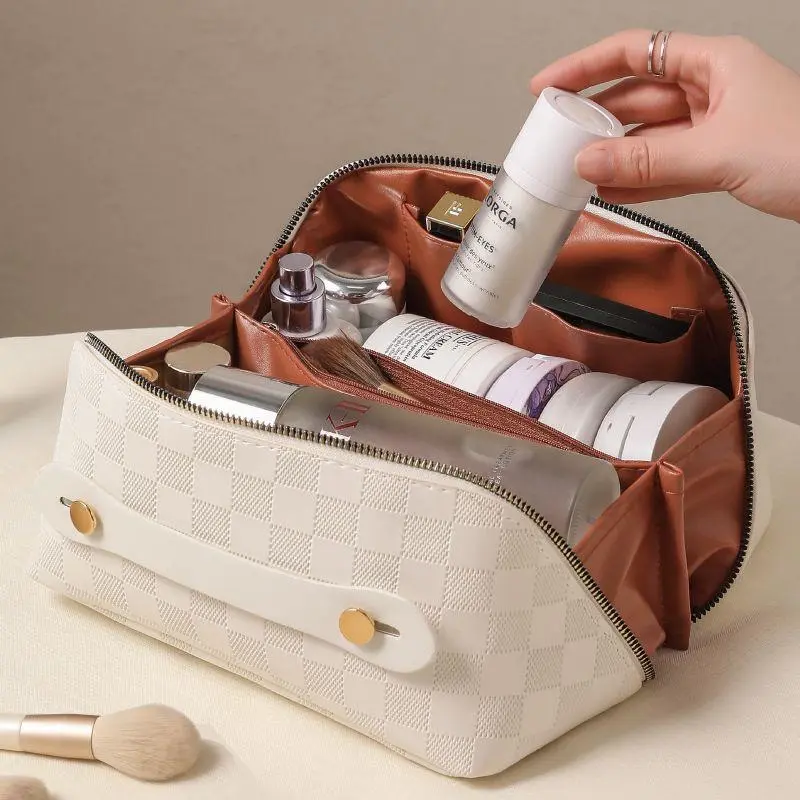 Dual-Tone Quilted Cosmetic Pouch leather  travel makeup bag (Pink)