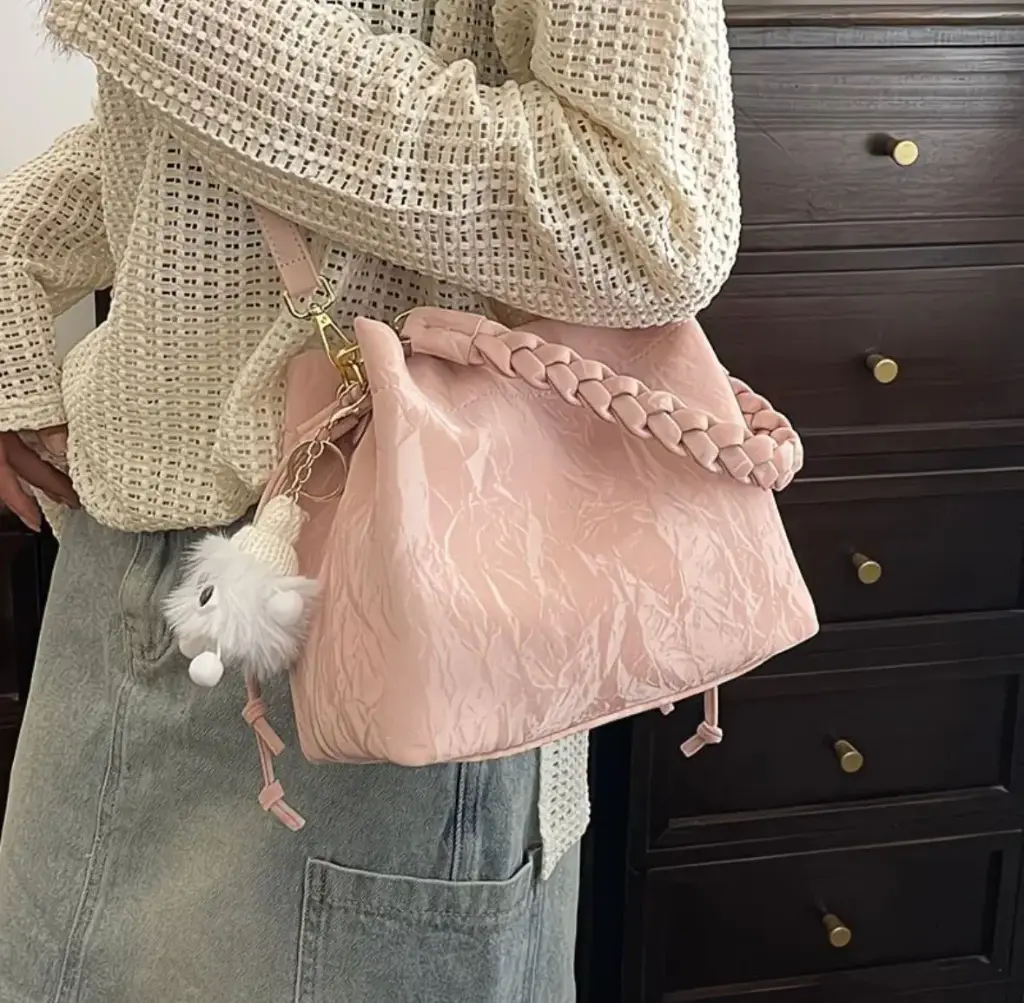 Crinkled chic shoulder bag (Rose gold)