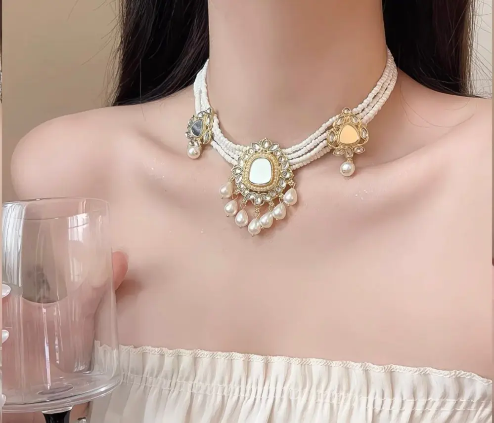 minishow Chocker necklace and drop earrings