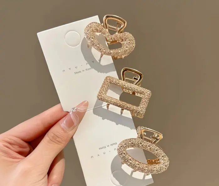 Gritting geometric mini claw