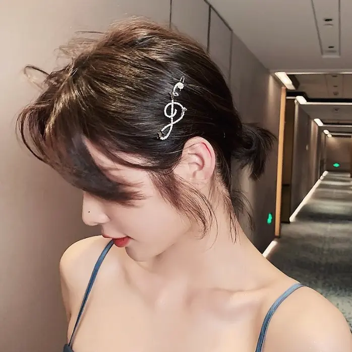 Melody of the forest treble clef hair claw